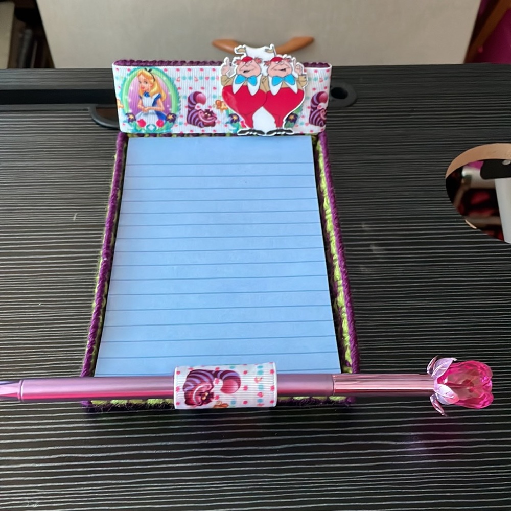 Alice In Wonderland post it note pad with pen. Handcrafted with ♥️